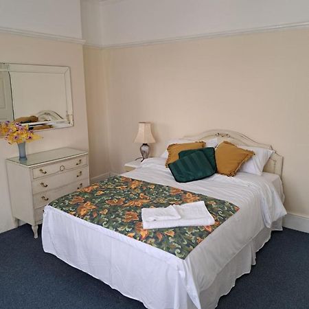 Double Room Available- London Seven Kings Seven Kings Train Station Ilford Ngoại thất bức ảnh