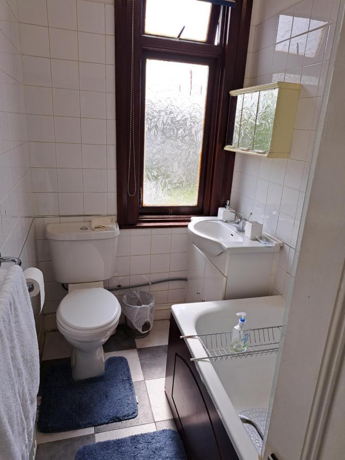 Double Room Available- London Seven Kings Seven Kings Train Station Ilford Ngoại thất bức ảnh